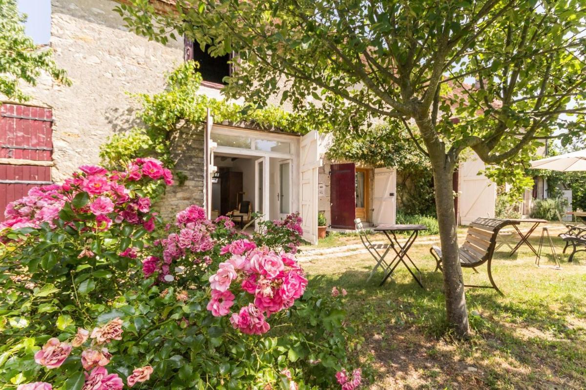 Bed and Breakfast La Thibaude - Livry Livry  Экстерьер фото